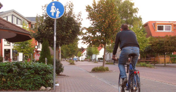 Fahr mir nicht in die Hacken! Gehweg Radler