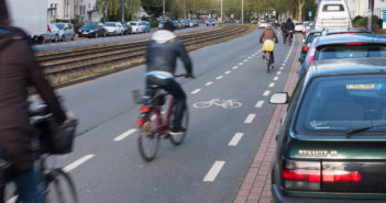 Schutzstreifen auf der Fahrbahn Schutzstreifen für Radfahrer