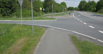 Klage wegen Vorfahrtregelung am Radweg, Z 205 Foto 2 - B 61