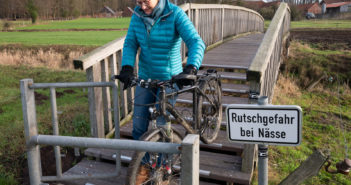 Klosterbachbrücke: saniert, aber schlecht gemacht massive Stahlschranken versperren den Weg