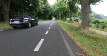 Alte B6: Schutzstreifen markiert alte B6 Syke-Barrien