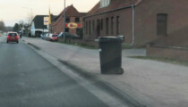 Mülltonne auf Radweg